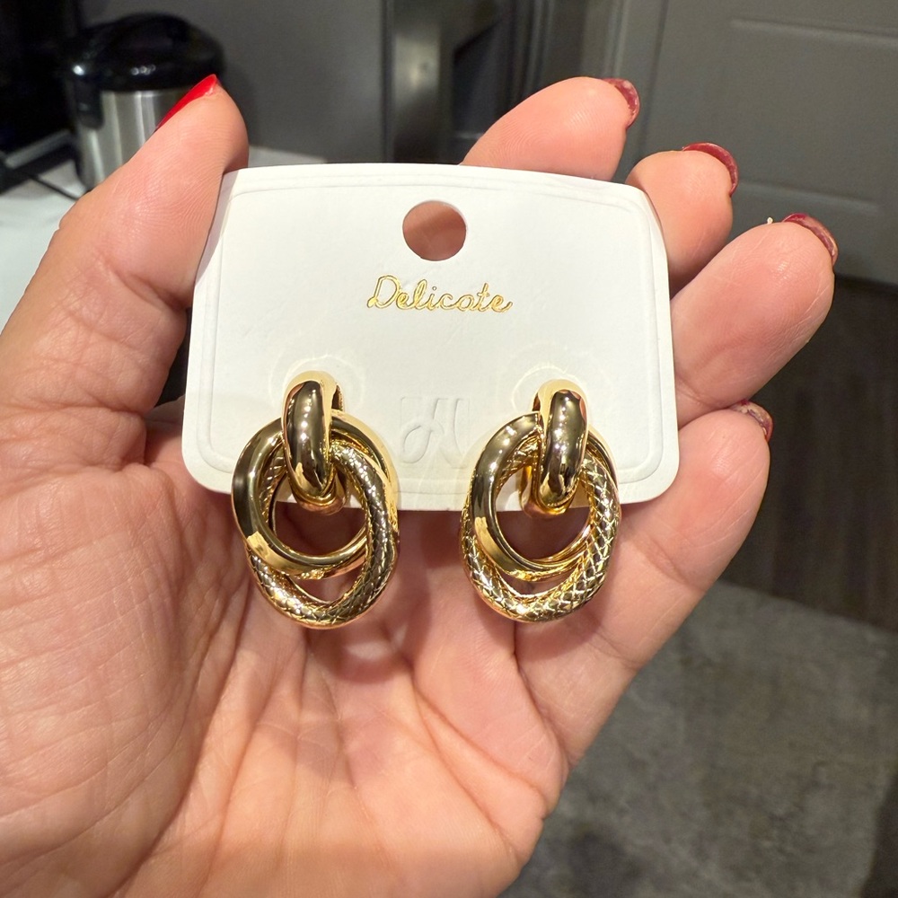 Knot earrings NWT